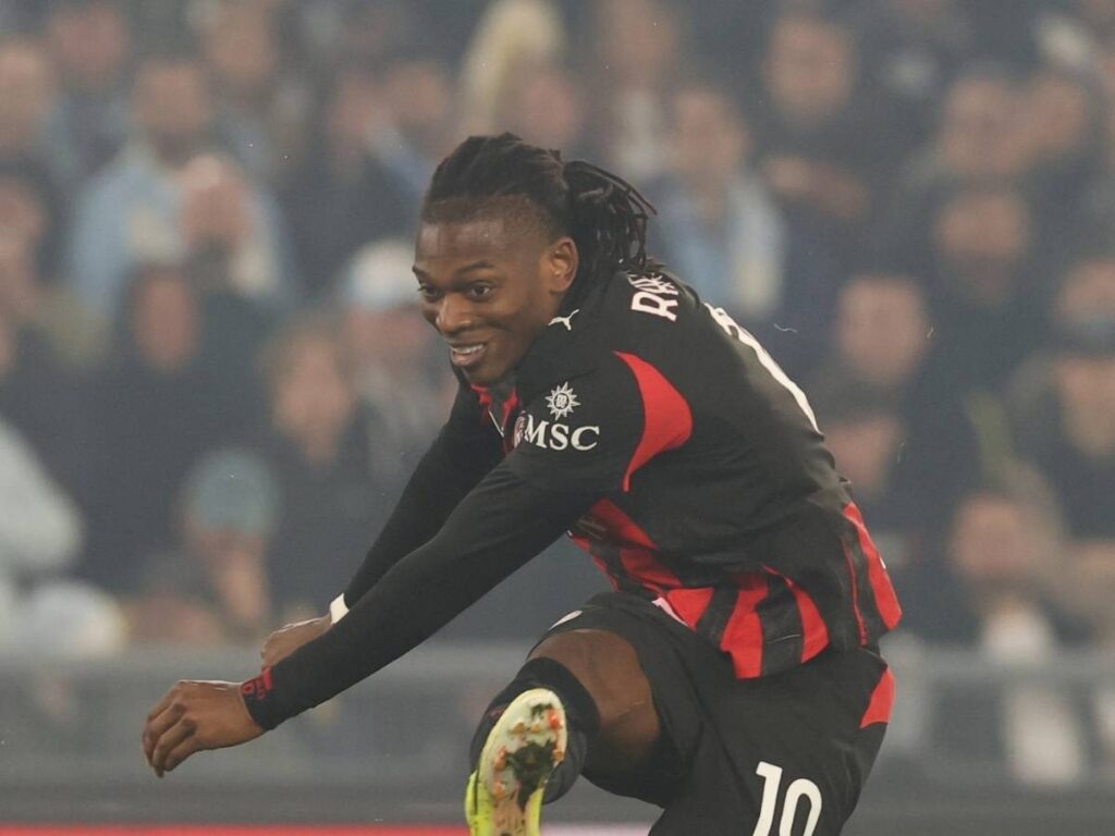 Lazio-Milan, Leao nullo in attacco: i dati. Scenate evitabili. E il futuro ...
