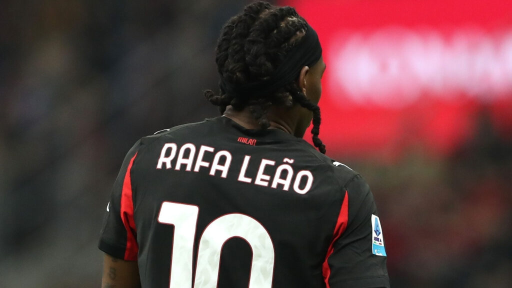 Serafini: "Leao è il miglior giocatore del Milan, ti fa vincere le partite da solo. Ma ..."