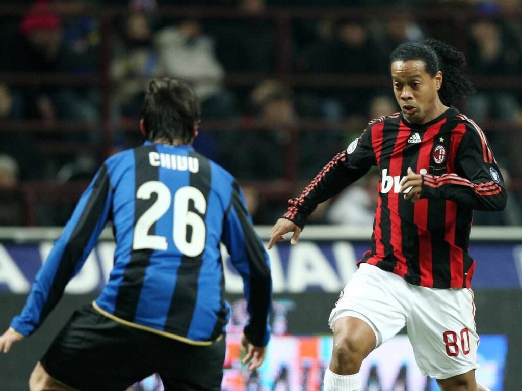 Verso il derby: Ronaldinho ricorda il suo gol contro l'Inter
