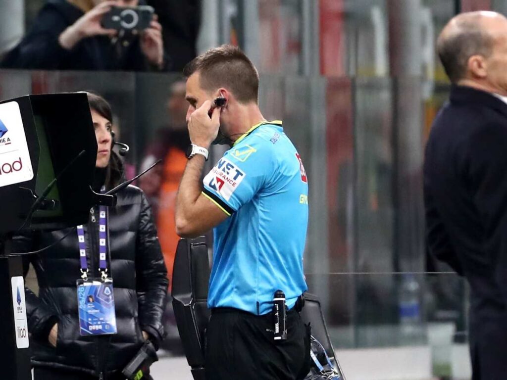 Moviola Milan-Torino, Calvarese sul rigore: "Live si capisce davvero poco"