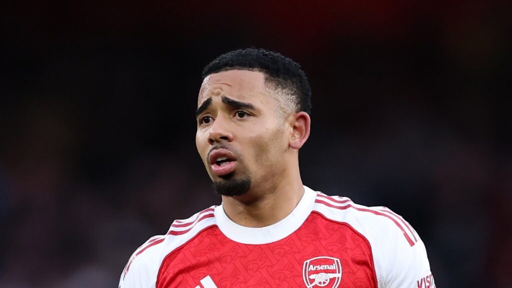Gabriel Jesus in azione con l'Arsenal, obiettivo di mercato del Milan di Tare