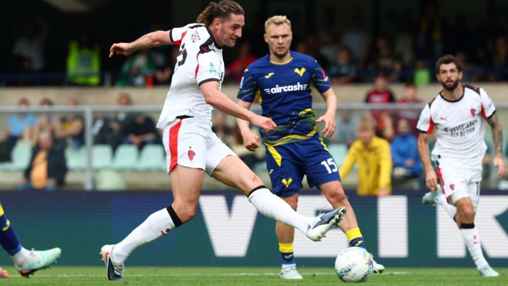 Adrien Rabiot centrocampista AC Milan in gol sul campo dell'Hellas Verona