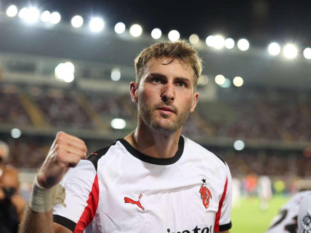 Gimenez: "Per il Milan ho giocato da infortunato. Su Leao..."