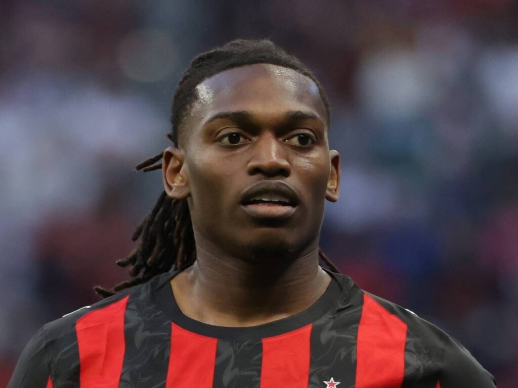 Milan, Longhi: "Tutti contro Leao. Non è l'unico responsabile del tracollo"