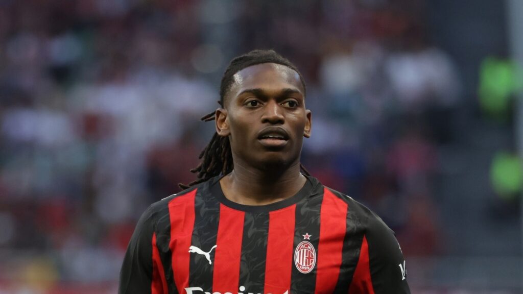 Rafael Leao con la maglia del Milan in un match di Serie A 2025/2026
