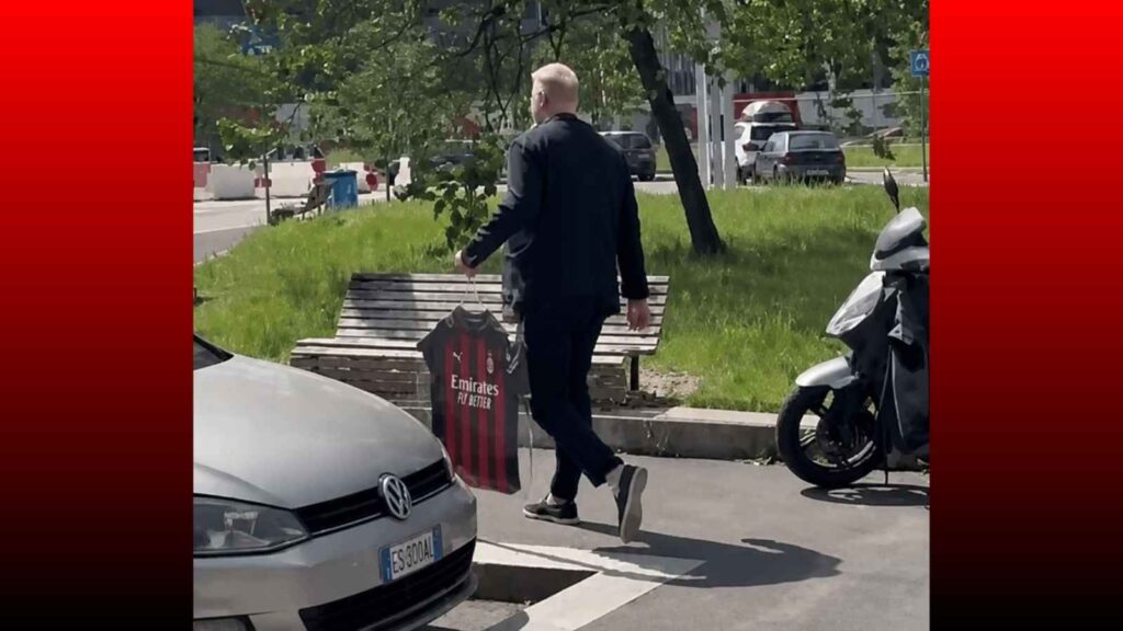 L'addio al Milan di Tare, commosso e fra le lacrime all'uscita da Casa Milan