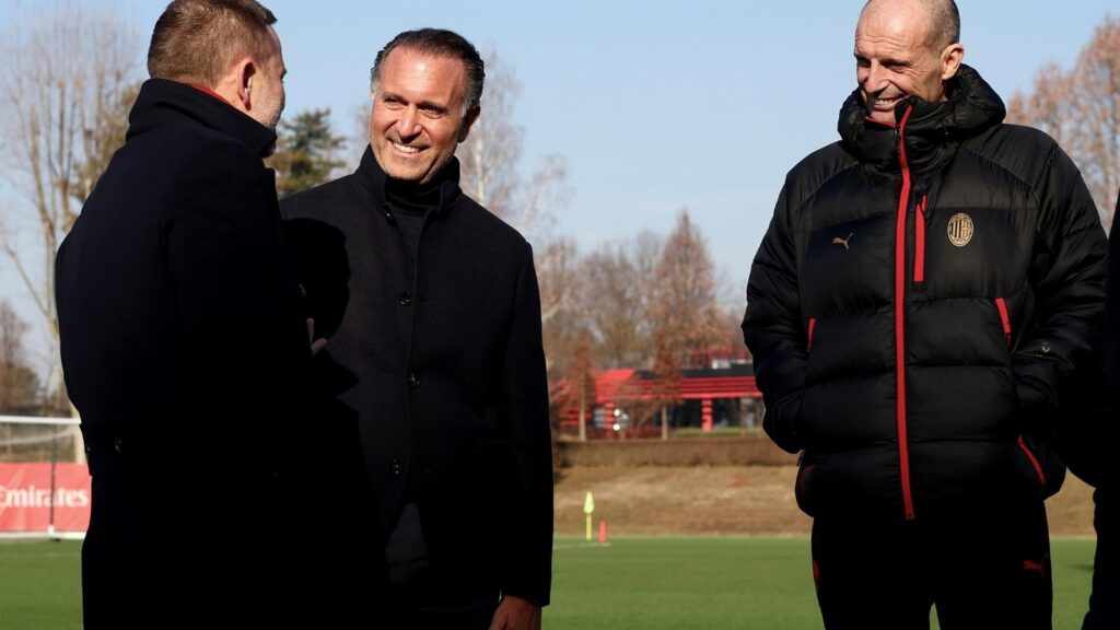 Giorgio Furlani, Gerry Cardinale e Massimiliano Allegri, rispettivamente amministratore delegato, proprietario e allenatore del Milan