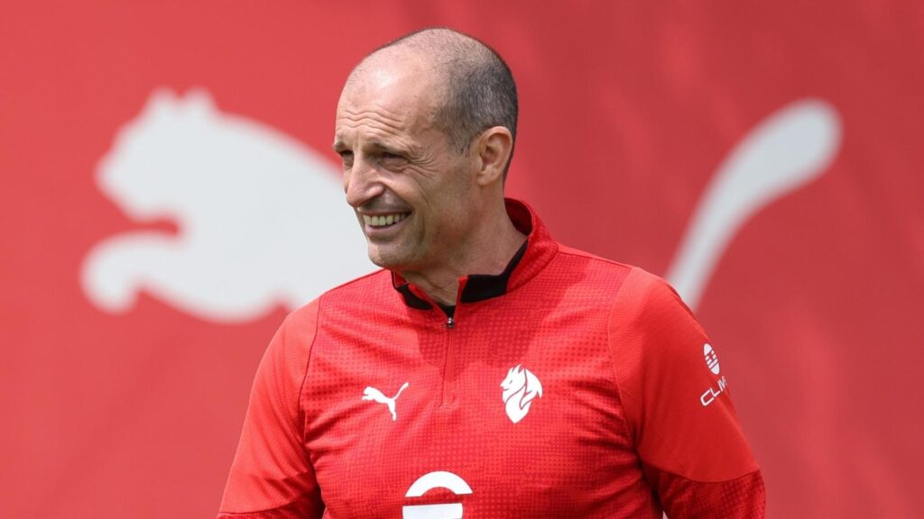 Massimiliano Allegri allenatore AC Milan durante una seduta di allenamento con i rossoneri a Milanello