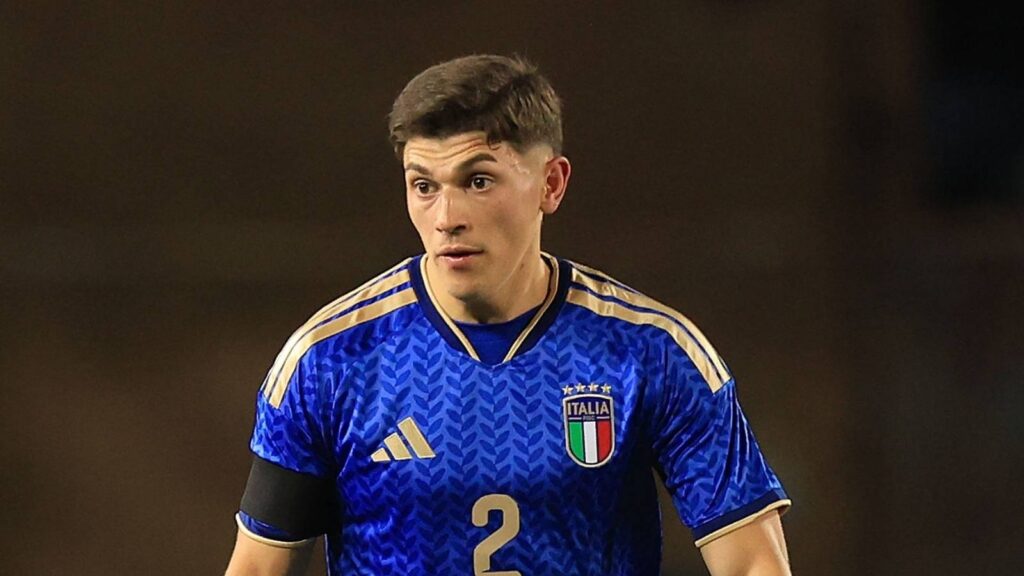 Costantino Favasuli, terzino qui con la maglia dell'Italia Under 21
