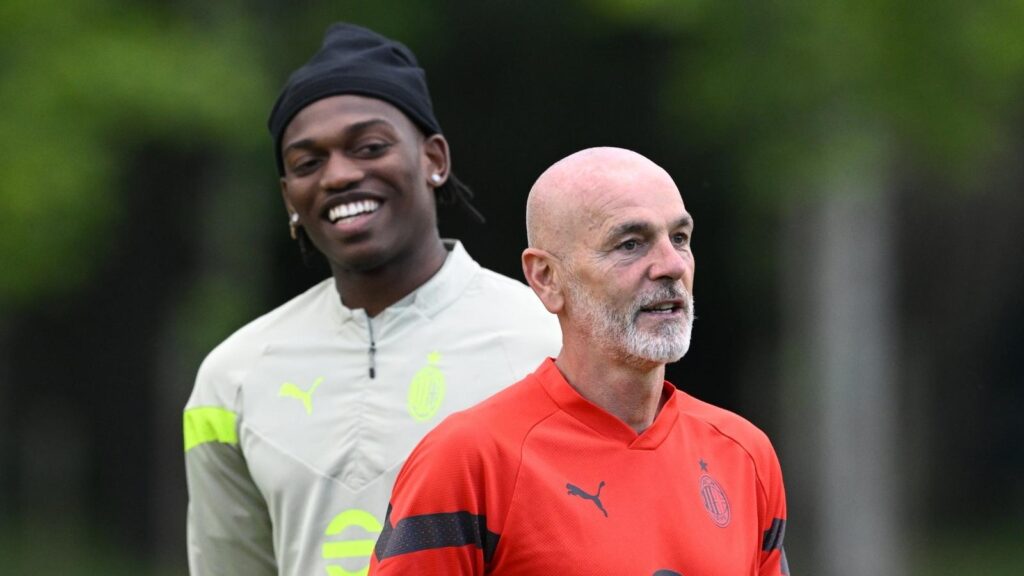 Rafael Leao e Stefano Pioli