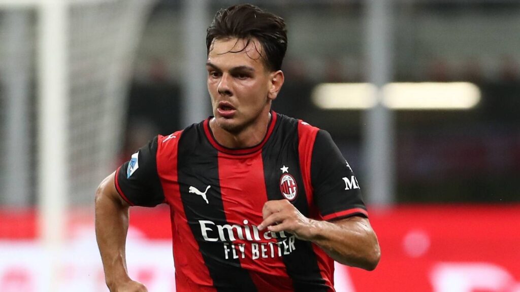 Ardon Jashari, centrocampista AC Milan, potrebbe lasciare i rossoneri nel calciomercato estivo 2026